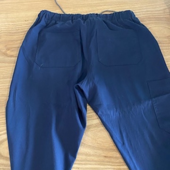 Scrubs - Picture 2 of 9